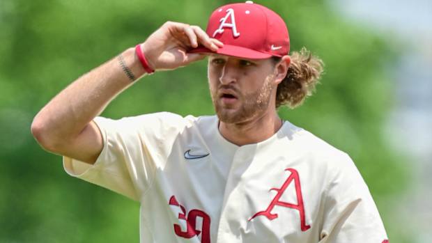 Razorbacks' Hunter Hollan on mound in complete game win over South Carolina